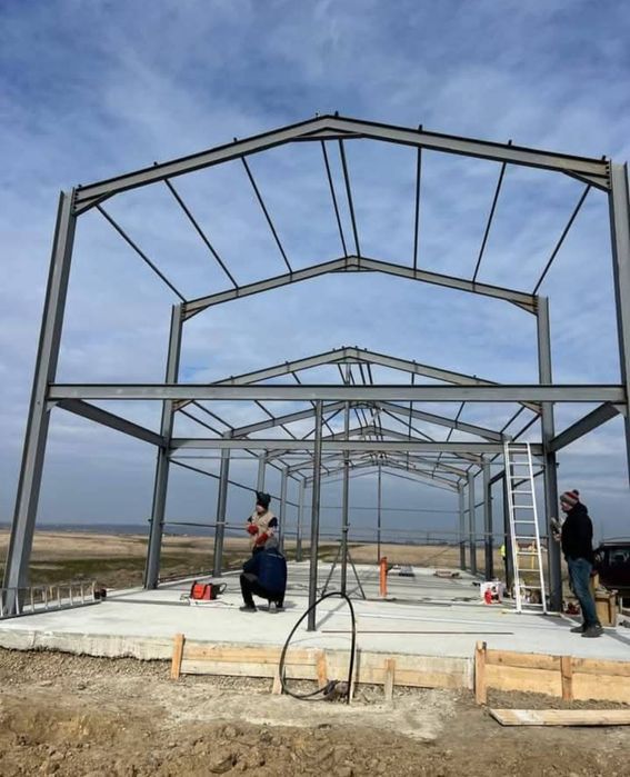 Hale metalice structurii complete
Lățime lungime și h 
5x20x4
6x20x4
8x20x4
10x20x4
12x20x4
14x20x4
16x20x4
18x30x4
20x50x4
Structurile sunt confecțio