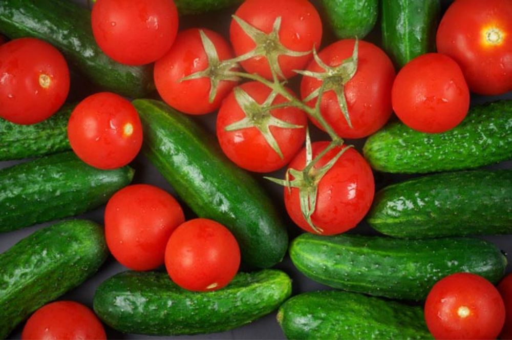 Продаю огурцы,перцы, яблоки и помидоры