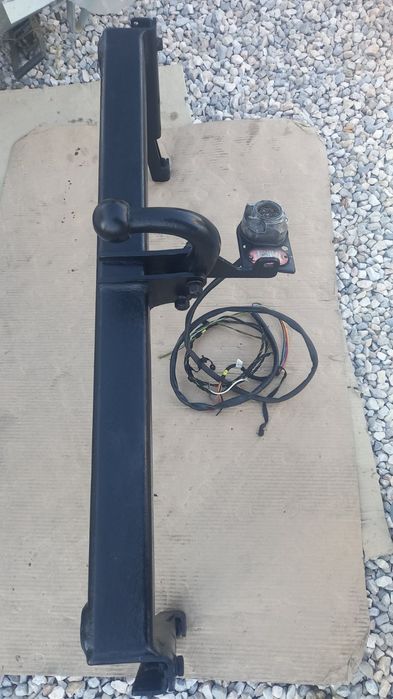 Продавам теглич за Тойота Корола Версо с сваляема кука за 2008г.