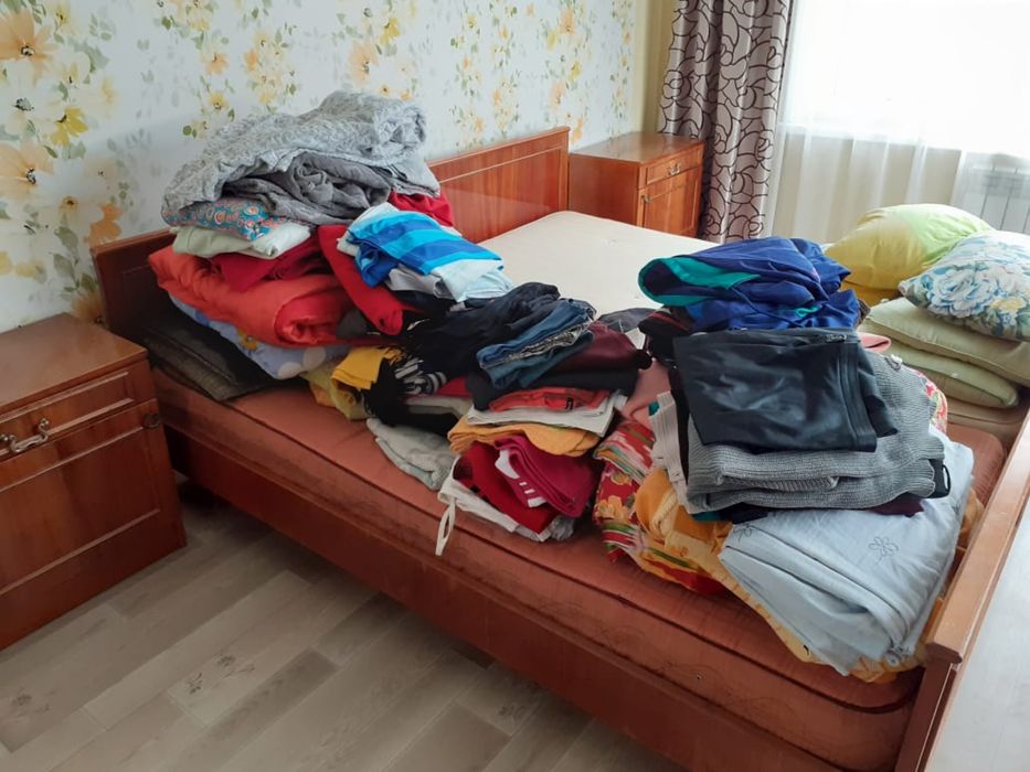 Продам спальный гарнитур