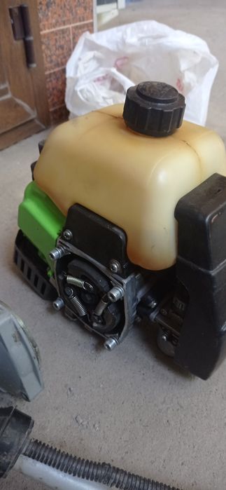 Газонокосилка бензиновая