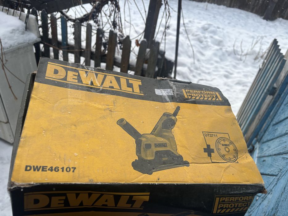 Продам штраборез dewal