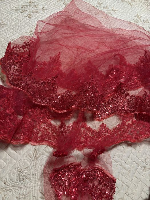 Воал за къна вечер – червен тюл с дантела и пайети + лента