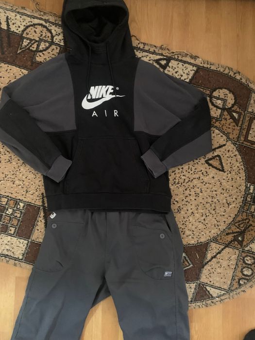 Екип с суитшърт на Nike