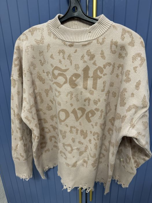 Продам свитер модный