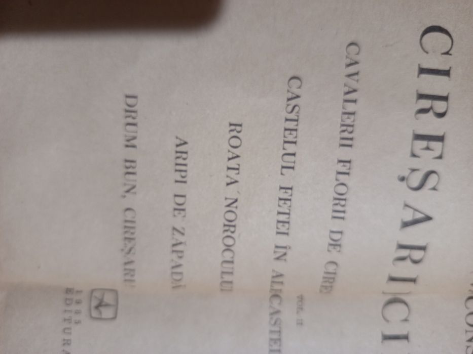 Vînd cartea "Cireșarii"de Constantin Chiriță.