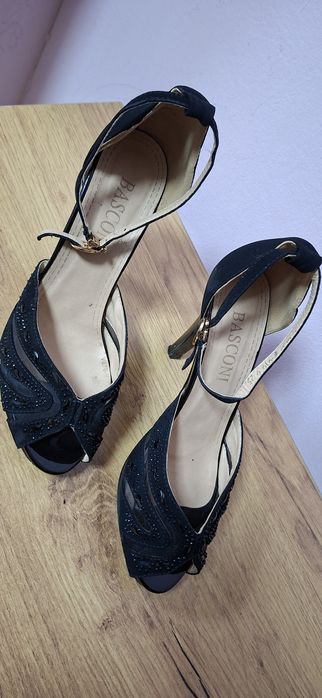 Продаётся женская обувь 39 размер