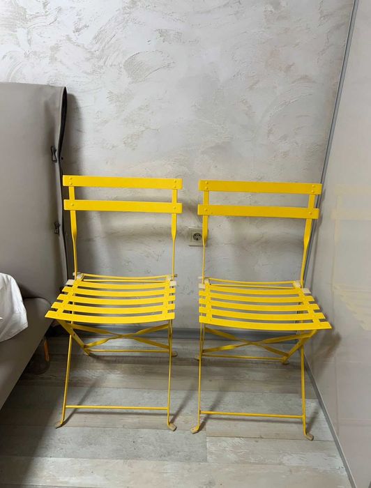 Продавам сгъваем стол - 2 бр.