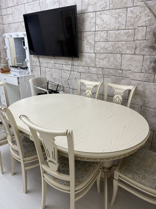 Стол и стулья 8 шт