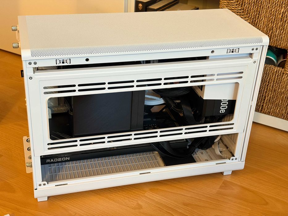 KIT Intel Ultra 7 265K, ROG STRIX B860-G, 7900 GRE 16GB, Corsair 1000W