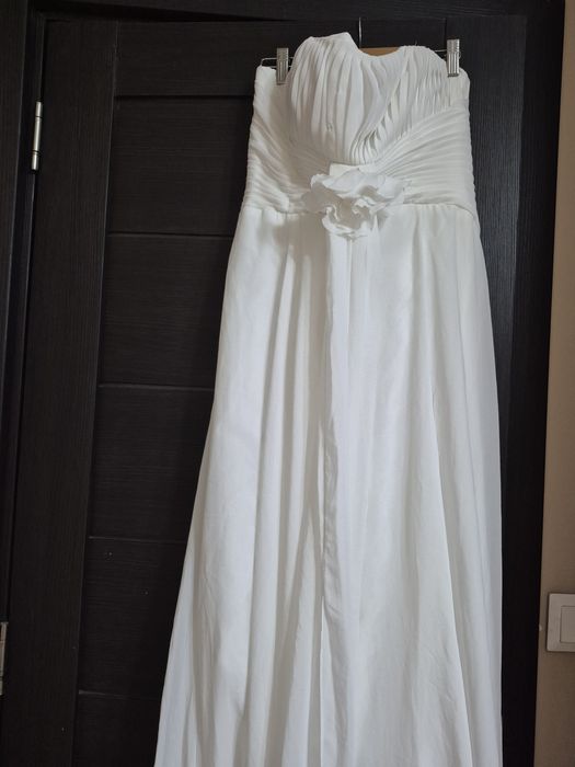 Бяла сватбена булчинска рокля