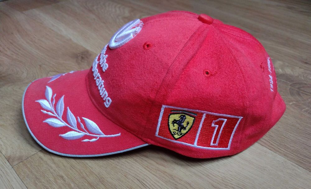 F1 Scuderia Ferrari / Michael Schumacher - шапка с козирка на Формула 1