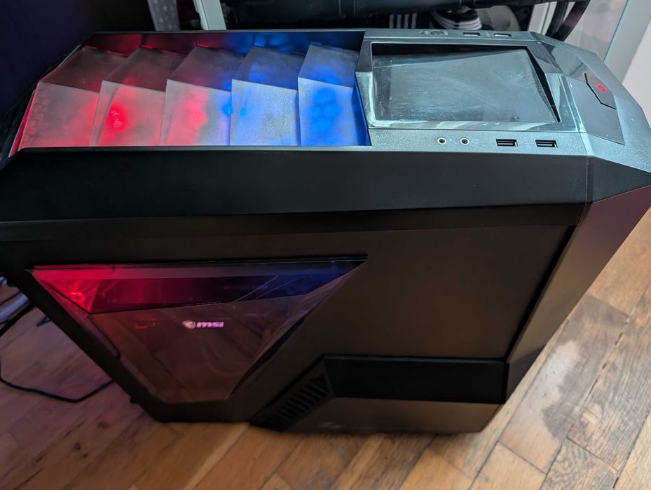 Computer PC desktop I7, radeon RX6600XT, 32Gb RAM DDR4, 4 TB stocare