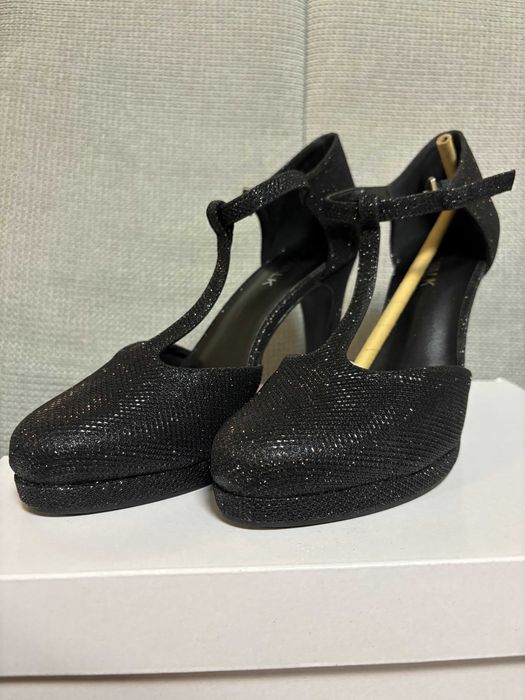 Нови черни елегантни обувки за парти с ток и катарама