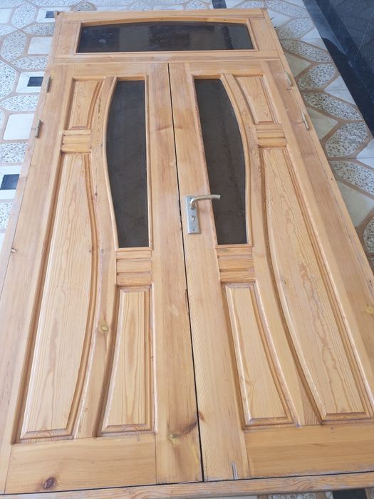 Продаётся дверь из орехового дерева