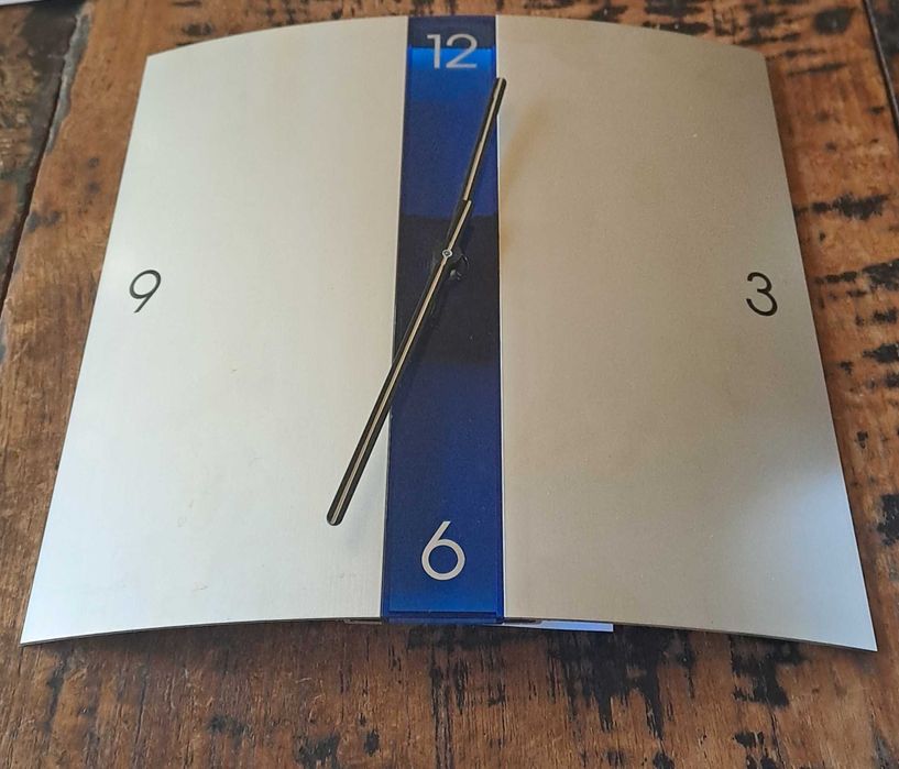 часовник стенен алуминиев сребро със синьо Хенкелс Henkels Германия