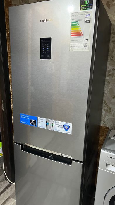 Холодильник Samsung