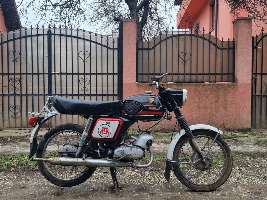 Mobra turist Comunista