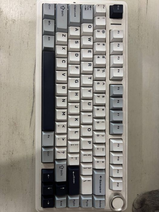Продам клавиатуру aula f75
