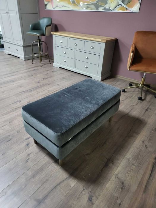 Голяма сива табуретка от плат с функция ракла