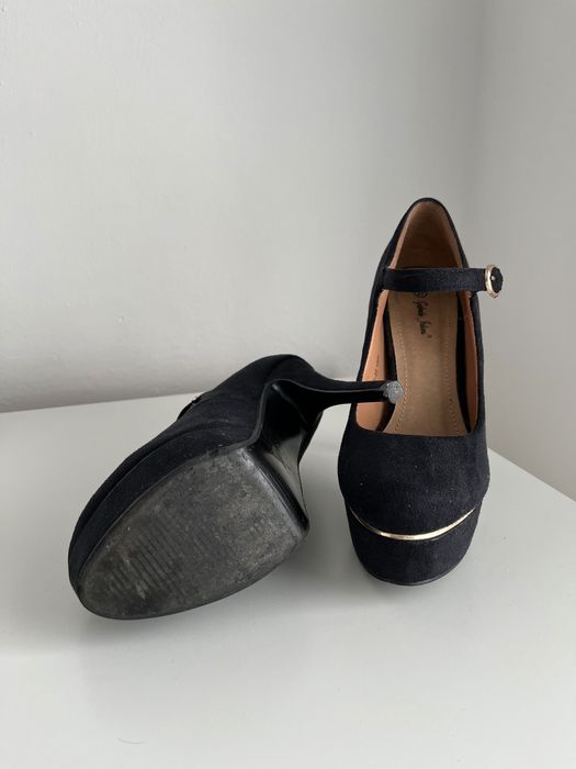 Високи обувки черни