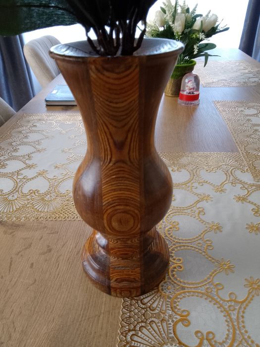 Vaza din lemn masiv