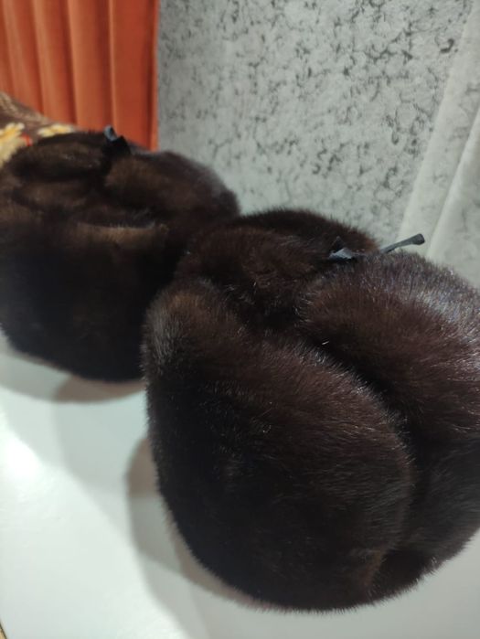 Продам две шапки норковые