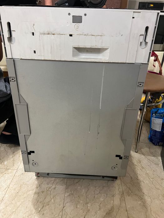 Встраиваемая посудомоечная машина