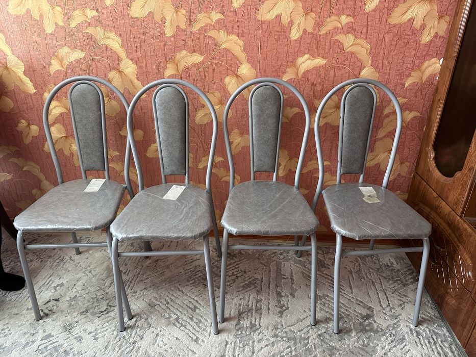 Продам стулья новые