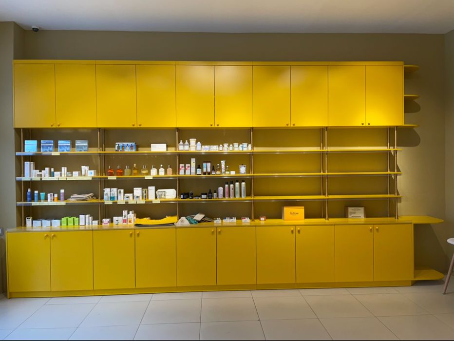 Продается торговая стенка