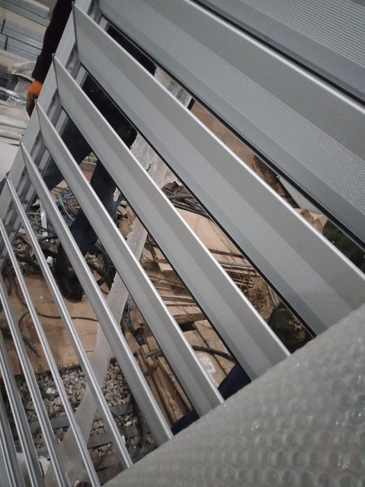 Жалюзи регулируемые , алюминиевые