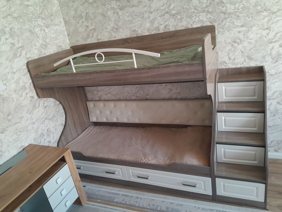 Продам двухярусную кровать