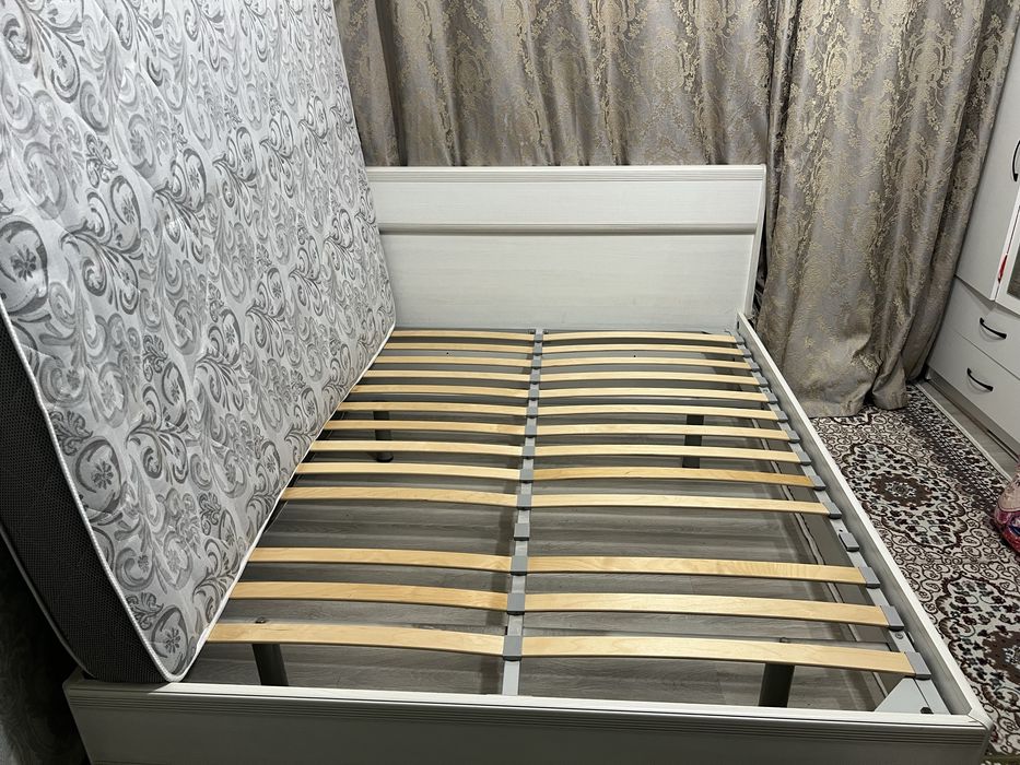 Двуспальная кровать