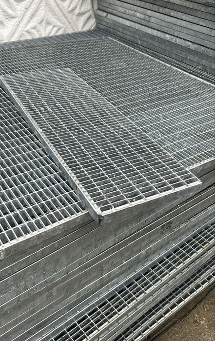 Trepte zincate galvanizate