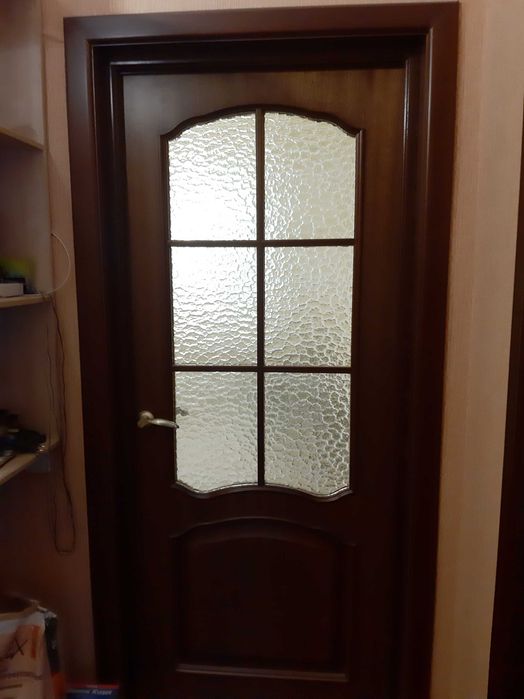 Продам  двери  и ламинат