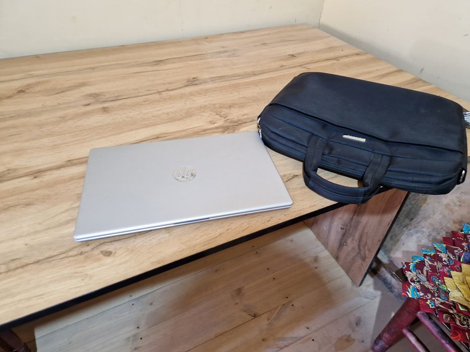 Noutbook hp sotiladi