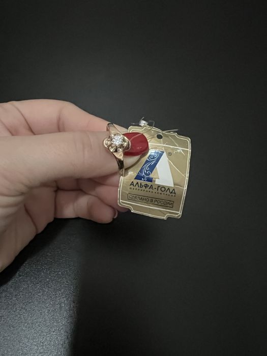 Продам золотое новое кольцо