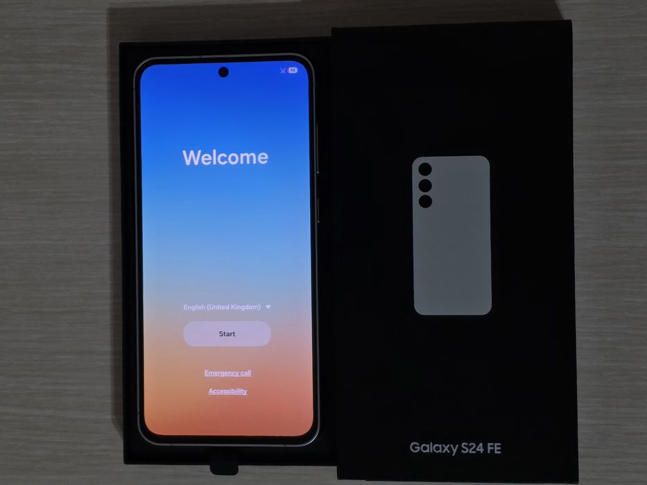 Galaxy S24 FE 8/256 (в отличном состоянии/как новый)
