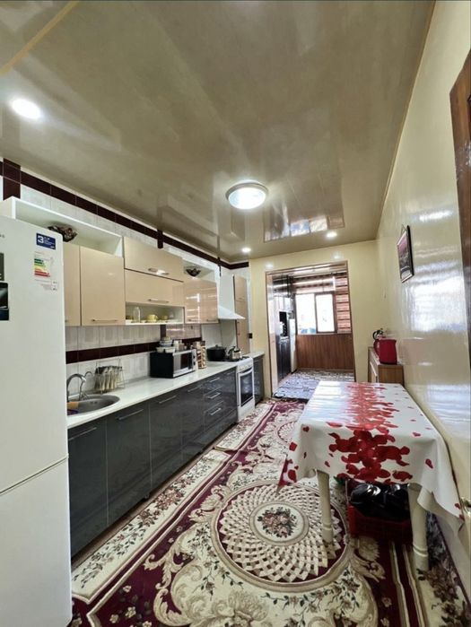 БЕРУНИ метро. Банковский