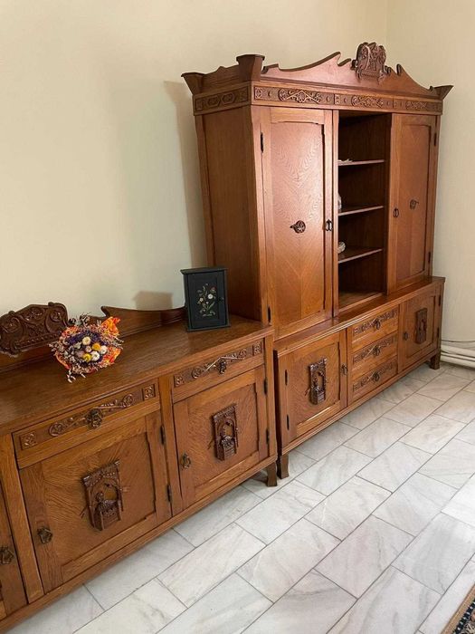 Set mobila din lemn masiv pentru  sufragerie /living , in stare bună de conservare( 60 ani)