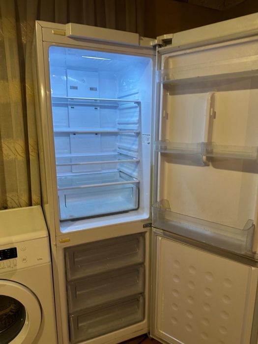 Холодильник Samsung