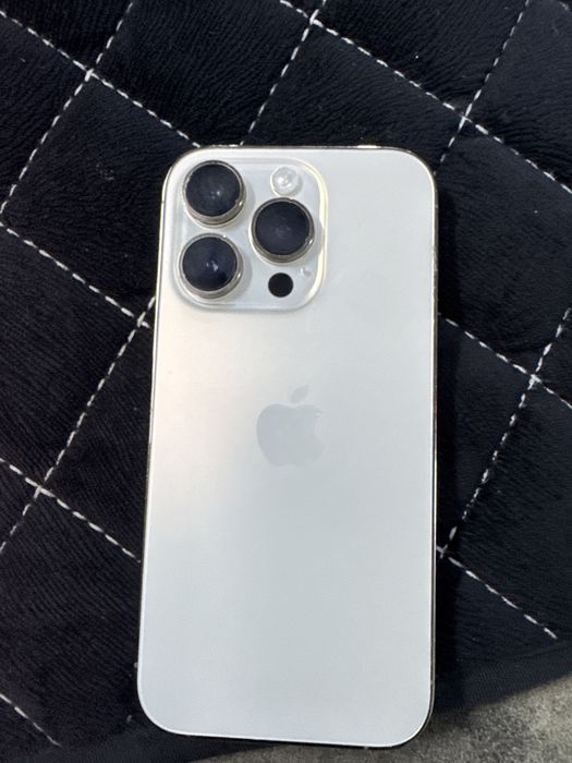 Iphone 14 pro с документом