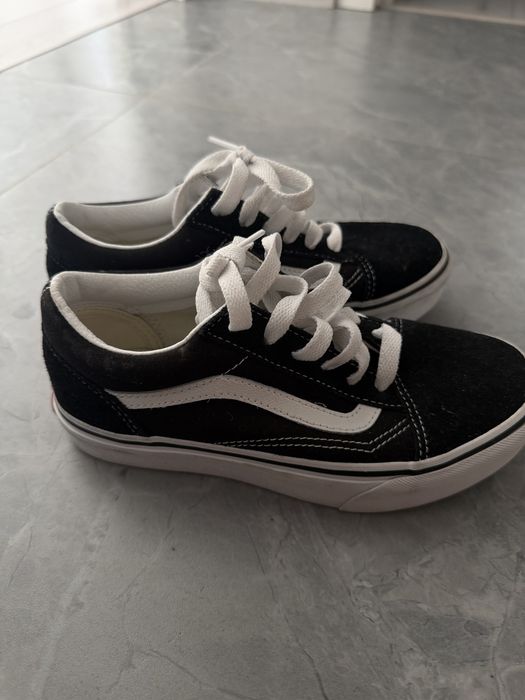 Продам детские кеды