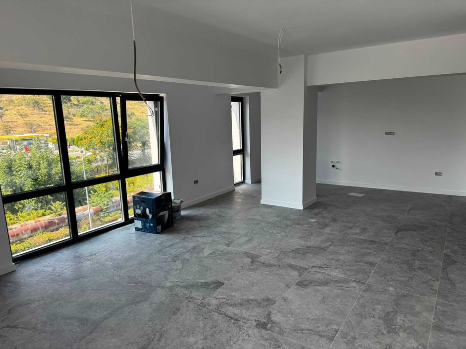 Apartament cu 3 camere de vanzare, predare la cheie, etaj 2, Rm Valcea