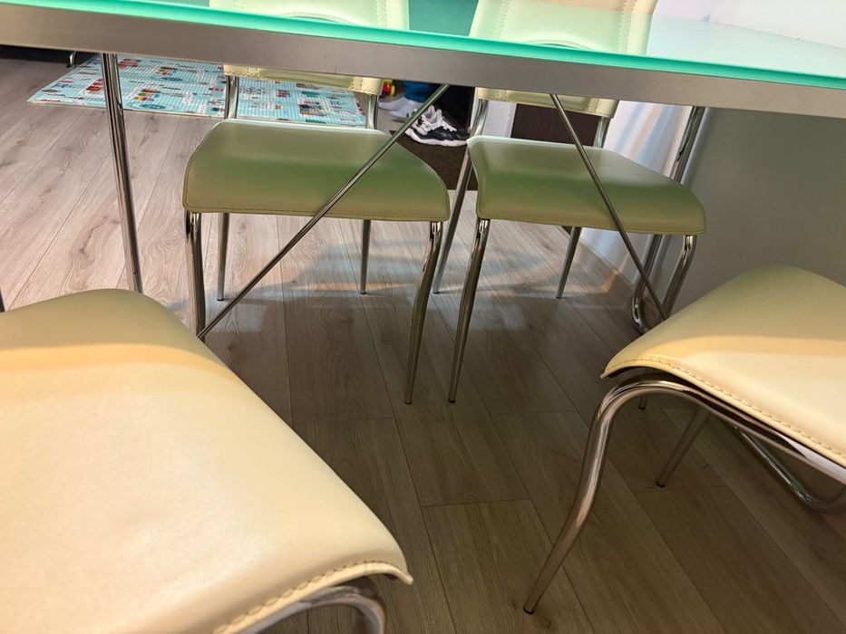 Set Masa + scaune cu picioare din inox