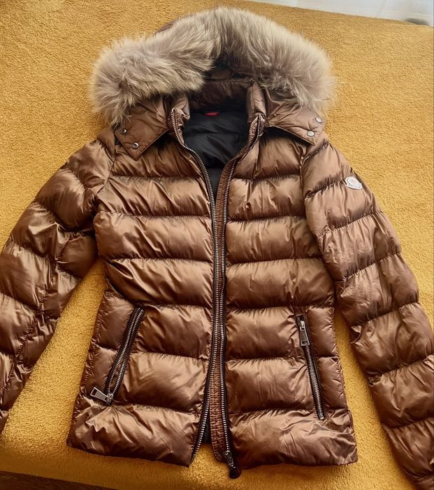Пухено яке Монклер с яка естествен косъм
