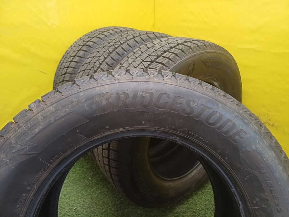 Шины 235 65 R17 BRIDGESTONE комплект