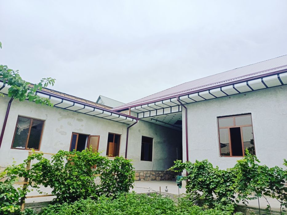 Навоий шахар Умид кургонида пишган гиштдан курилган ховли сотилади