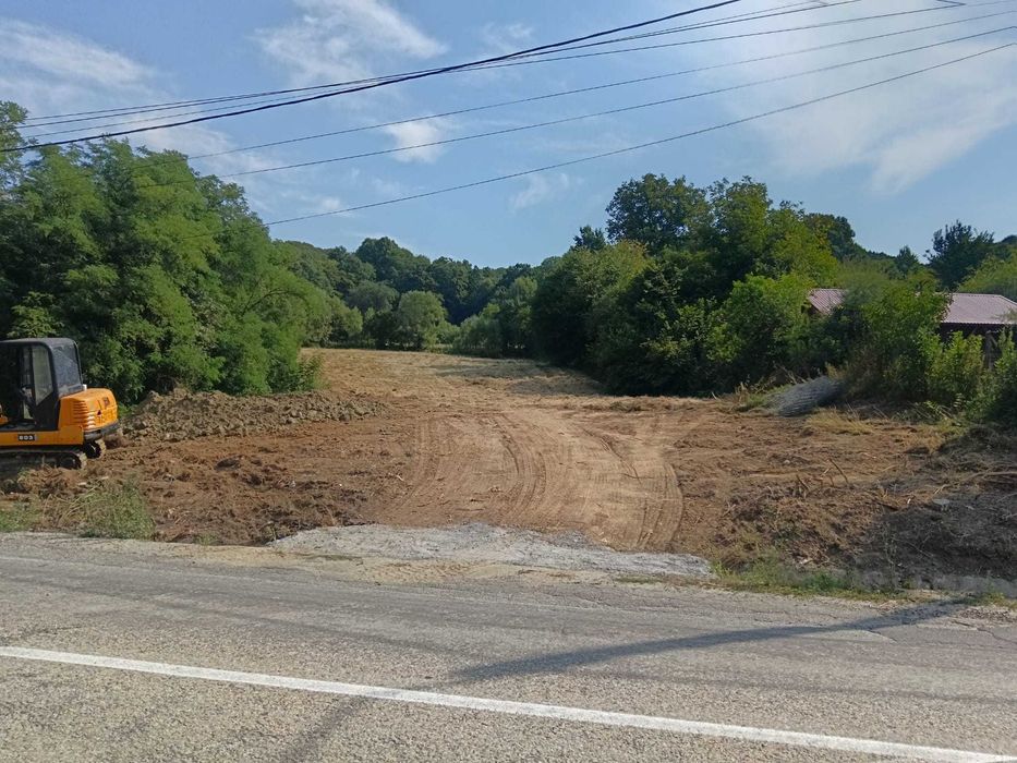 vand teren langa autobanda curtea de arges  langa nodul rutier