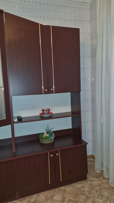 Отдам даром стенку